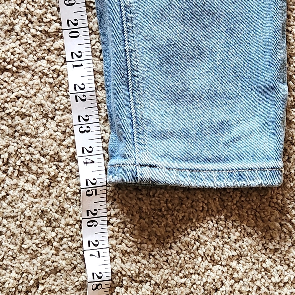 Almost Famous Vintage Distressed Mom Jeans Size 1 Light Wash - Picture 5 of 11
